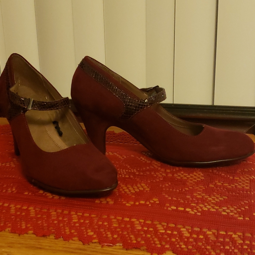 Burgundy New Aerosoles Heels